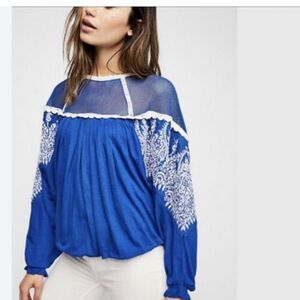 FREE PEOPLE CARLY EMBROIDERED TOP BLUE White Size M